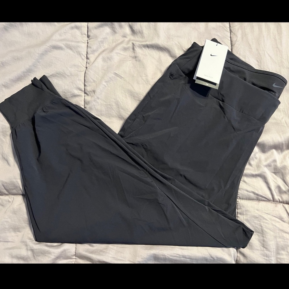 Nike Dri-FIT Bliss Women’s Mid-Rise 7/8 Joggers